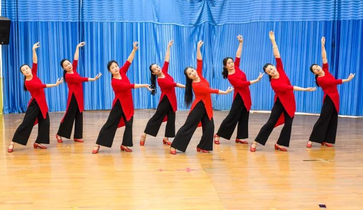 跳舞身体太僵硬动作太死板怎么办,如何快速解决跳舞僵硬的问题