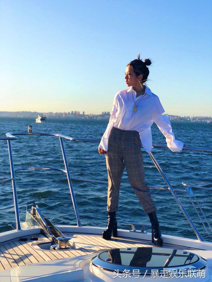 邓紫棋穿皮裤露脐装,邓紫棋从皮裤逆袭成马甲线