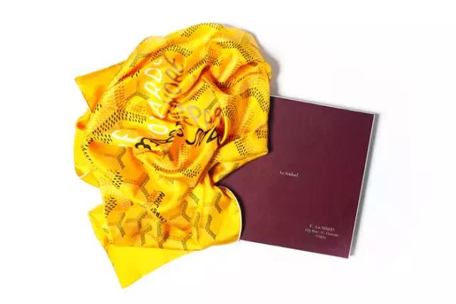 秋天丝巾防寒各种围法,时髦精都在学的几种系法丝巾教程