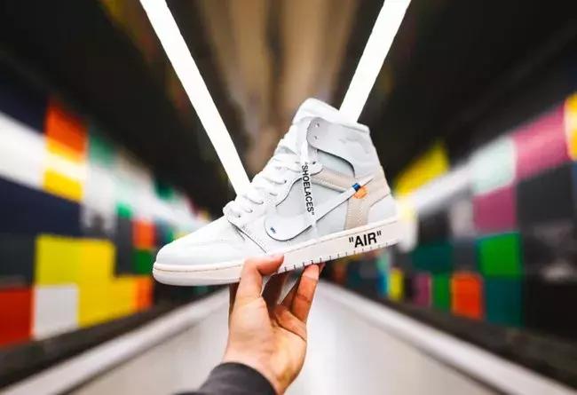 月均7个配色的AJ1,到底是谁在为他们买单?