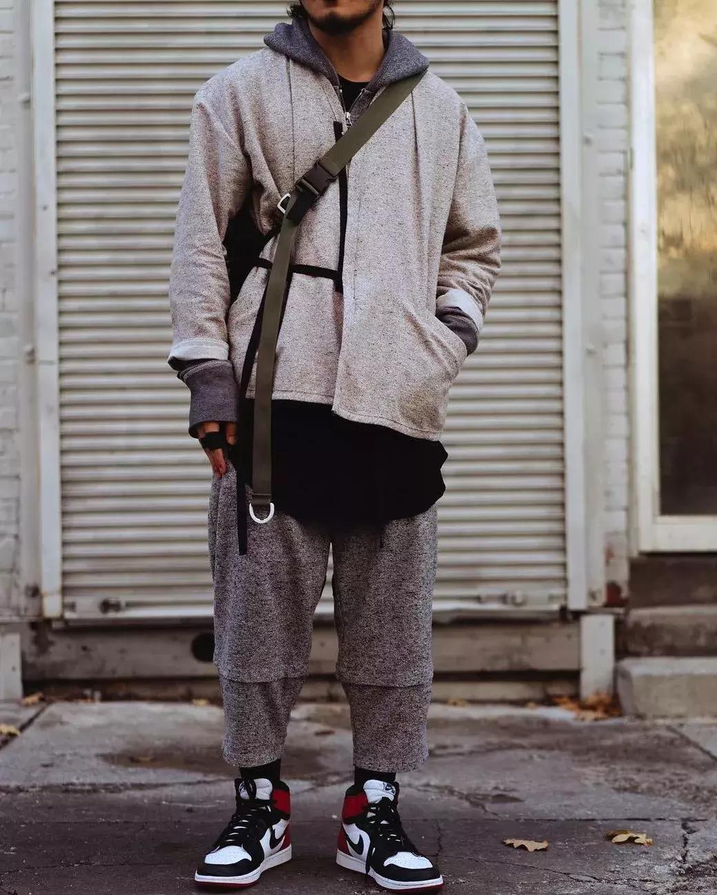 月均7个配色的AJ1,到底是谁在为他们买单?