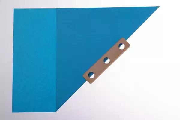 用a4纸折纸飞机怎样才能飞得最远,飞得又远又高又稳的纸飞机怎么折