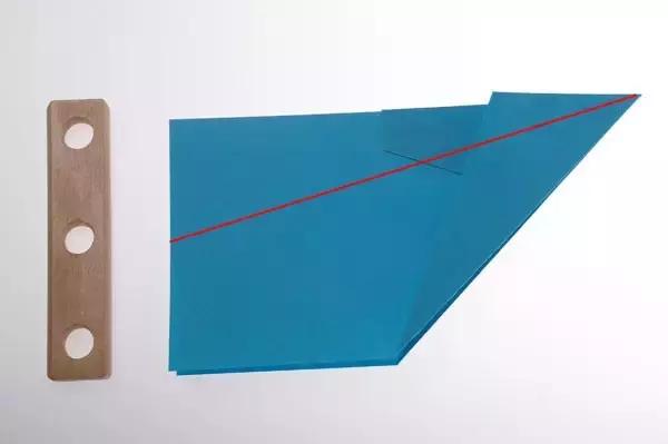 用a4纸折纸飞机怎样才能飞得最远,飞得又远又高又稳的纸飞机怎么折