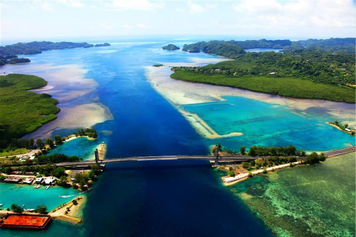 这两国10月1日国庆，但都未与中国建交，一国将消失，另一国*美亲**