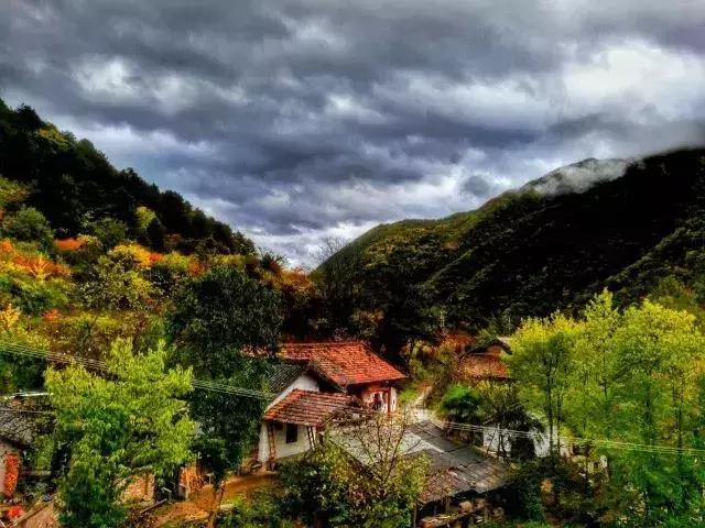 西安出发秦岭最美秋景自驾环线游,西安出发一小时深藏秦岭山水秘境