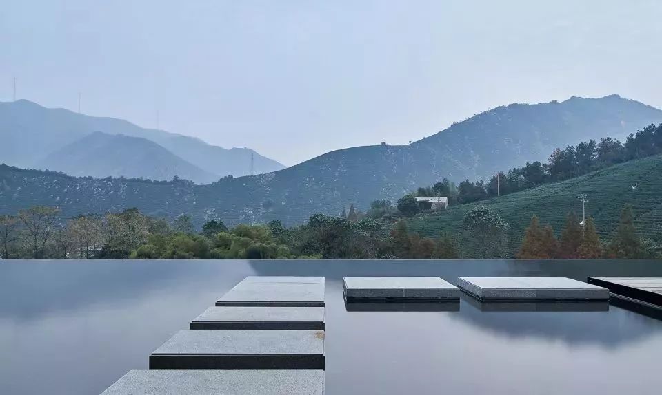 一年能赚10多万的民宿什么样,一年赚上千万的餐厅