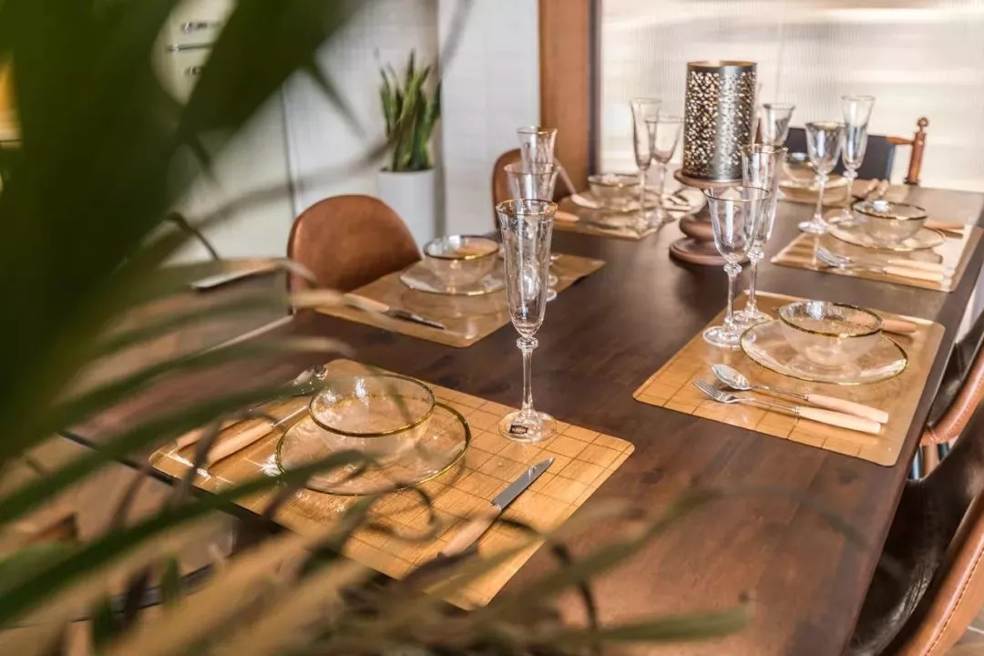 一年能赚10多万的民宿什么样,一年赚上千万的餐厅