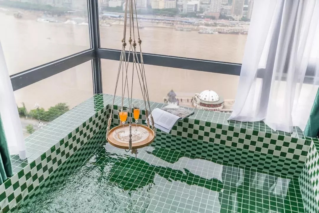 一年能赚10多万的民宿什么样,一年赚上千万的餐厅