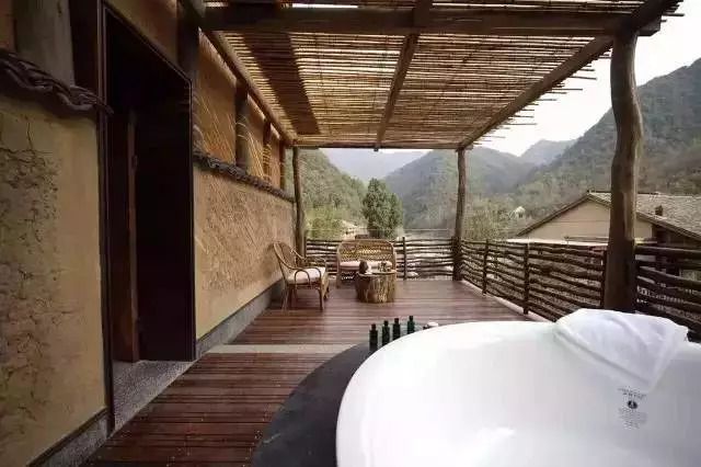 一年能赚10多万的民宿什么样,一年赚上千万的餐厅