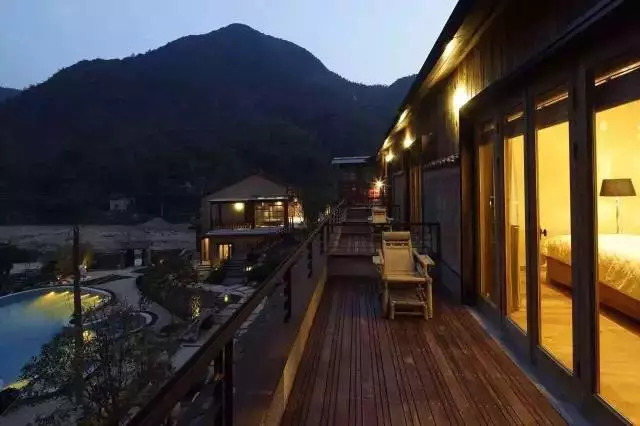 一年能赚10多万的民宿什么样,一年赚上千万的餐厅