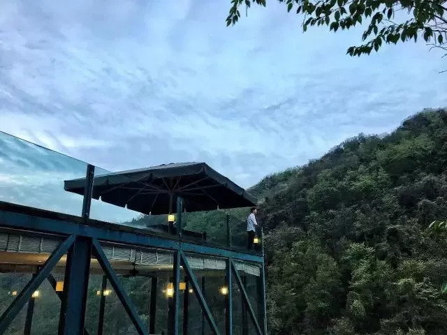 一年能赚10多万的民宿什么样,一年赚上千万的餐厅