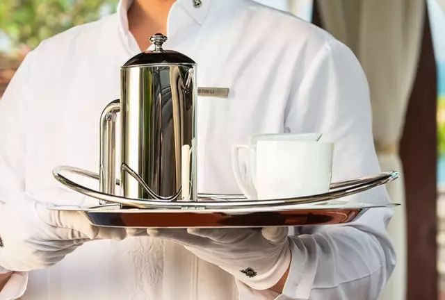 1200㎡透明泳池小红书点赞100w+,这家黄金海岸边的酒店才是海岛季首选