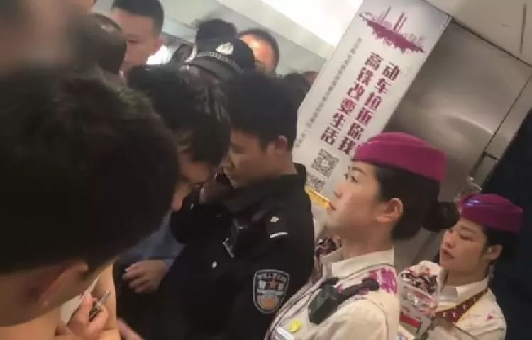 八岁女孩独自坐火车,9岁女孩坐高铁被霸座