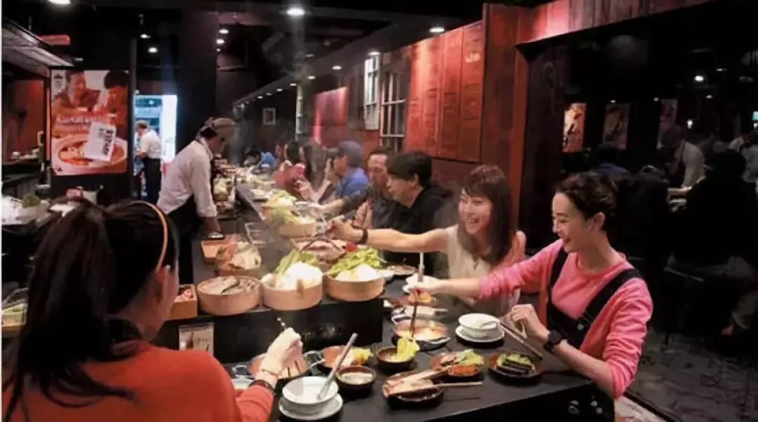 带孩子去外面吃饭应该坐哪里,带孩子外面吃饭怎么样才不玩手机