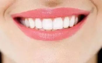 乌黑的头发迷人的眼睛,乌黑的头发水灵灵的眼睛