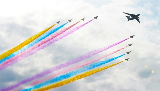 谁持彩练当空舞？揭开“飞机拉烟”的秘密