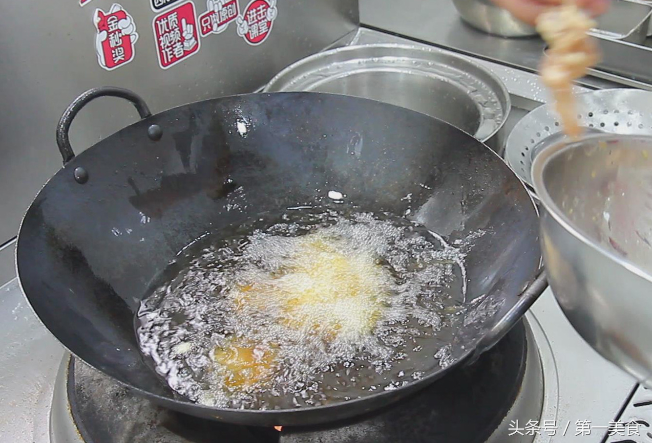 川味香酥麻辣排骨最正宗的做法,最美家常菜川味香酥排骨的做法