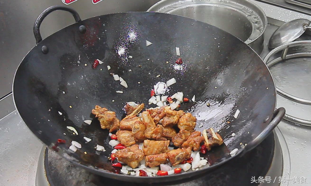 川味香酥麻辣排骨最正宗的做法,最美家常菜川味香酥排骨的做法