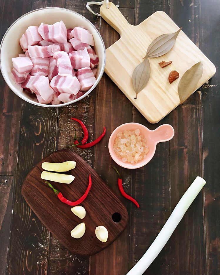 放腐乳的红烧肉和炒糖色的区别,桂花红烧肉和腐乳红烧肉哪个好吃