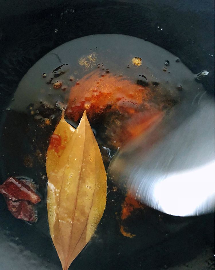 放腐乳的红烧肉和炒糖色的区别,桂花红烧肉和腐乳红烧肉哪个好吃