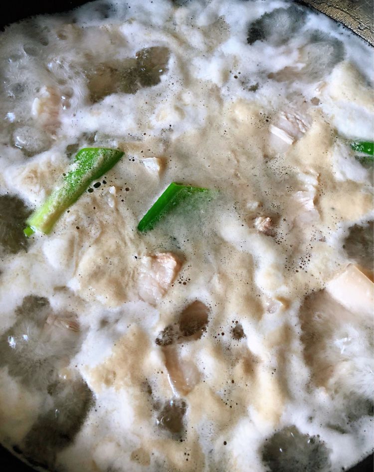 放腐乳的红烧肉和炒糖色的区别,桂花红烧肉和腐乳红烧肉哪个好吃