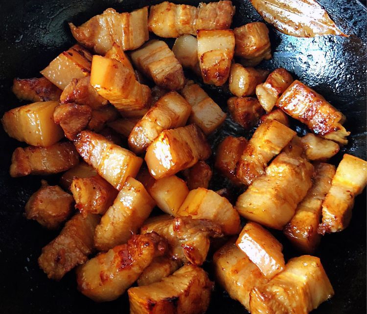 放腐乳的红烧肉和炒糖色的区别,桂花红烧肉和腐乳红烧肉哪个好吃