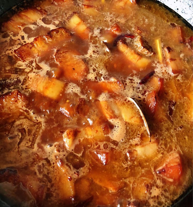 放腐乳的红烧肉和炒糖色的区别,桂花红烧肉和腐乳红烧肉哪个好吃