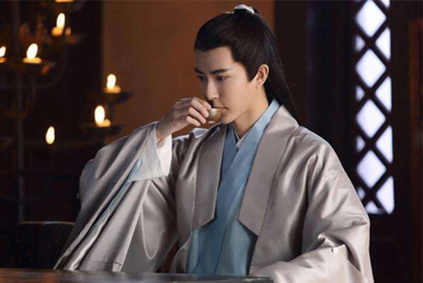 热巴枕上书造型遭吐槽,热巴枕上书霸气