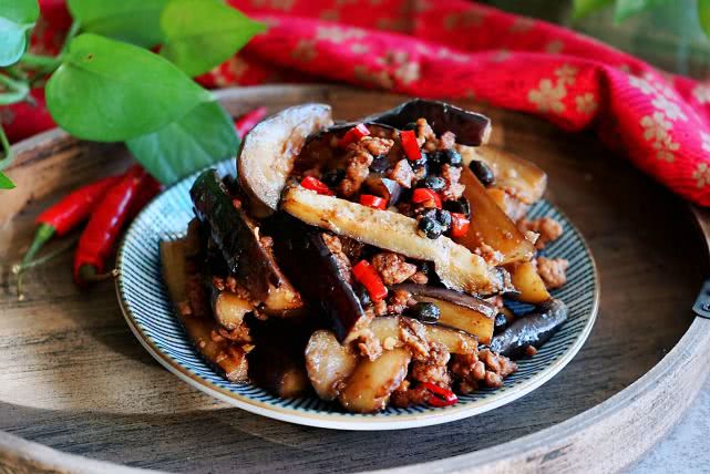 茄子怎么不油腻好吃,茄子如何处理少油