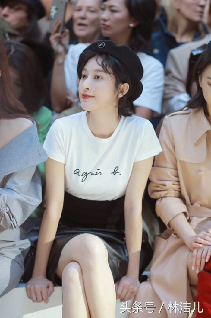 只穿一件t恤的视频,只穿一件t恤裙