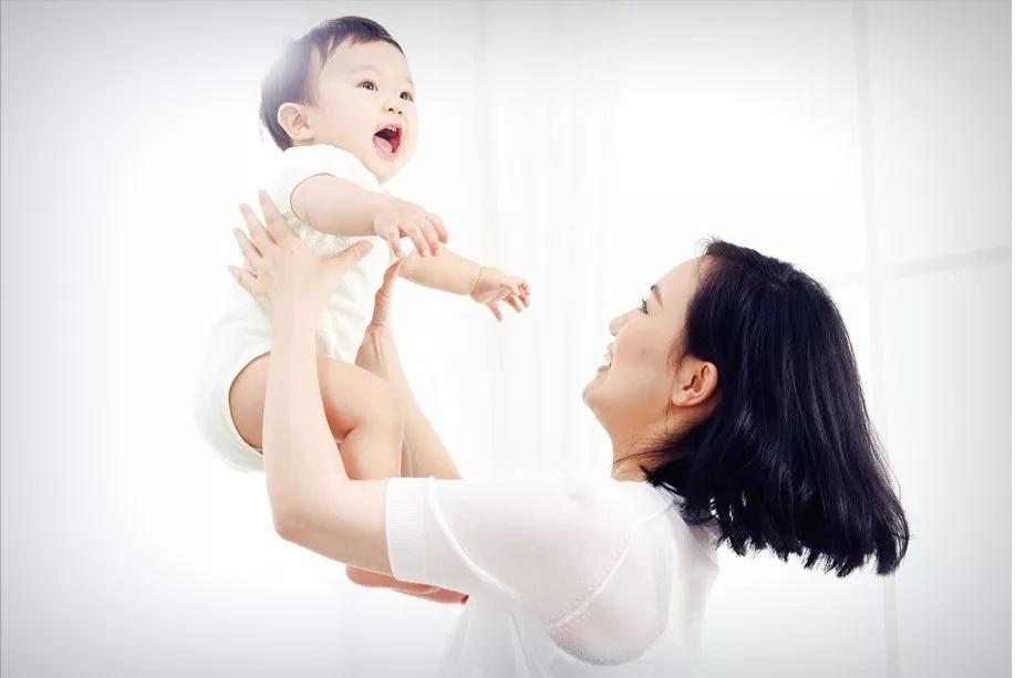 陪孩子放下你的手机,陪伴孩子请放下手中的手机