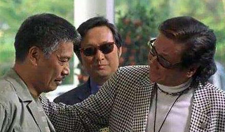 周星驰当年只给他客串一分钟的戏,周星驰成名后只给四个人当配角