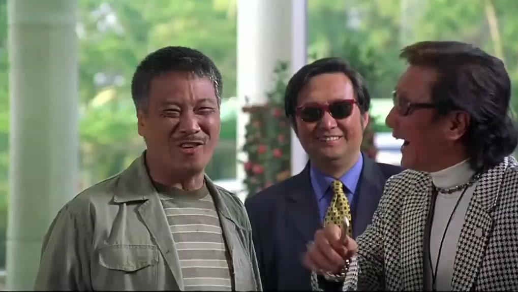 周星驰当年只给他客串一分钟的戏,周星驰成名后只给四个人当配角