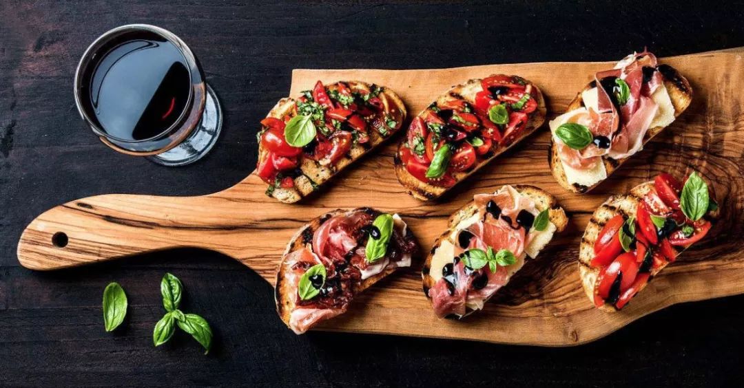 教皇新堡阿克努属于什么档次,教皇新堡属于什么档次