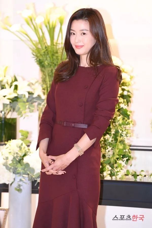 jennie闊╁浗绌挎惌,jennie绌挎惌鎺ㄨ崘