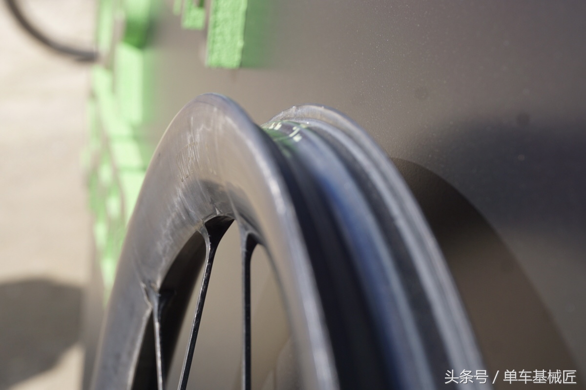 碳纤维轮组和碳辐条轮组,碳纤维轮组辐条张力不够会怎么样