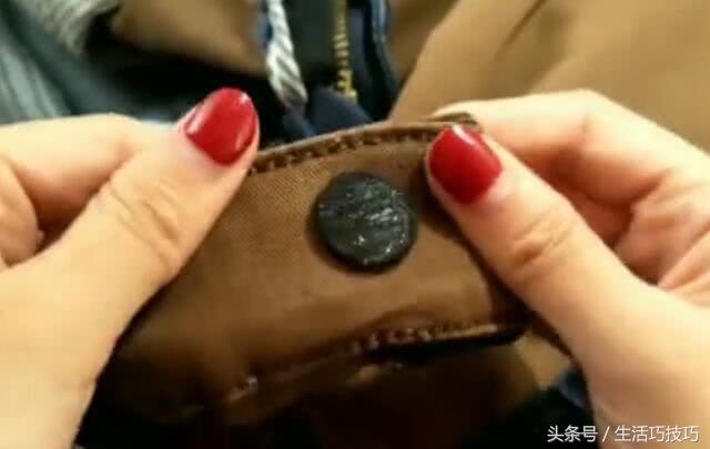 牛仔裤扣子掉下来怎么应急,牛仔裤扣子掉出来了怎么固定