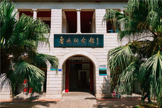 厦门大学打卡照怎么拍好看,厦门大学怎么拍照转场