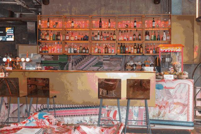 西峡谷公园网红滑梯,网红景点彩虹滑梯和现实对比