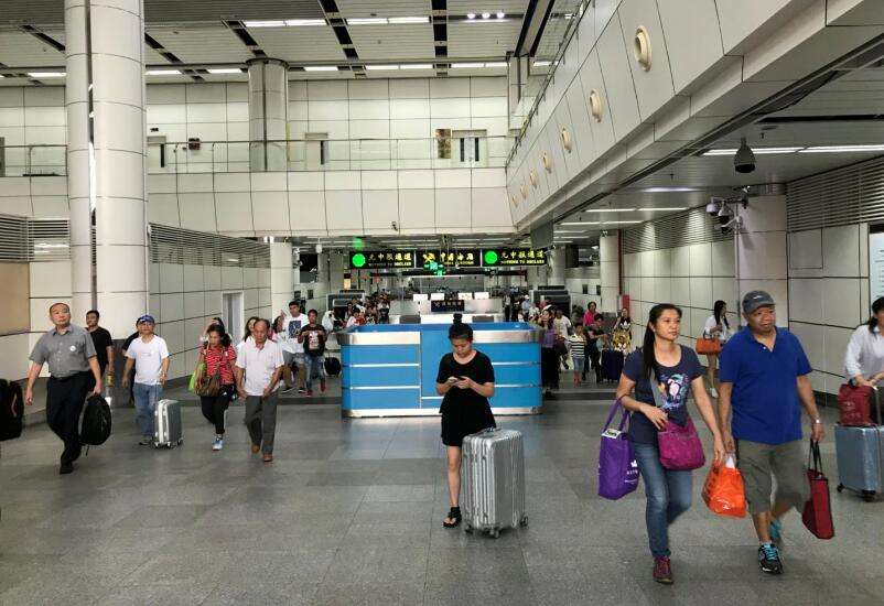 过海关能不能给小费,帮人带衣服入境国内有小费