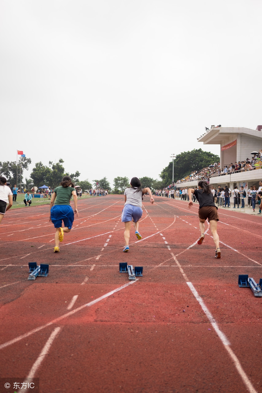 运动会作文初中优秀作文,初中的第一次运动会作文800字