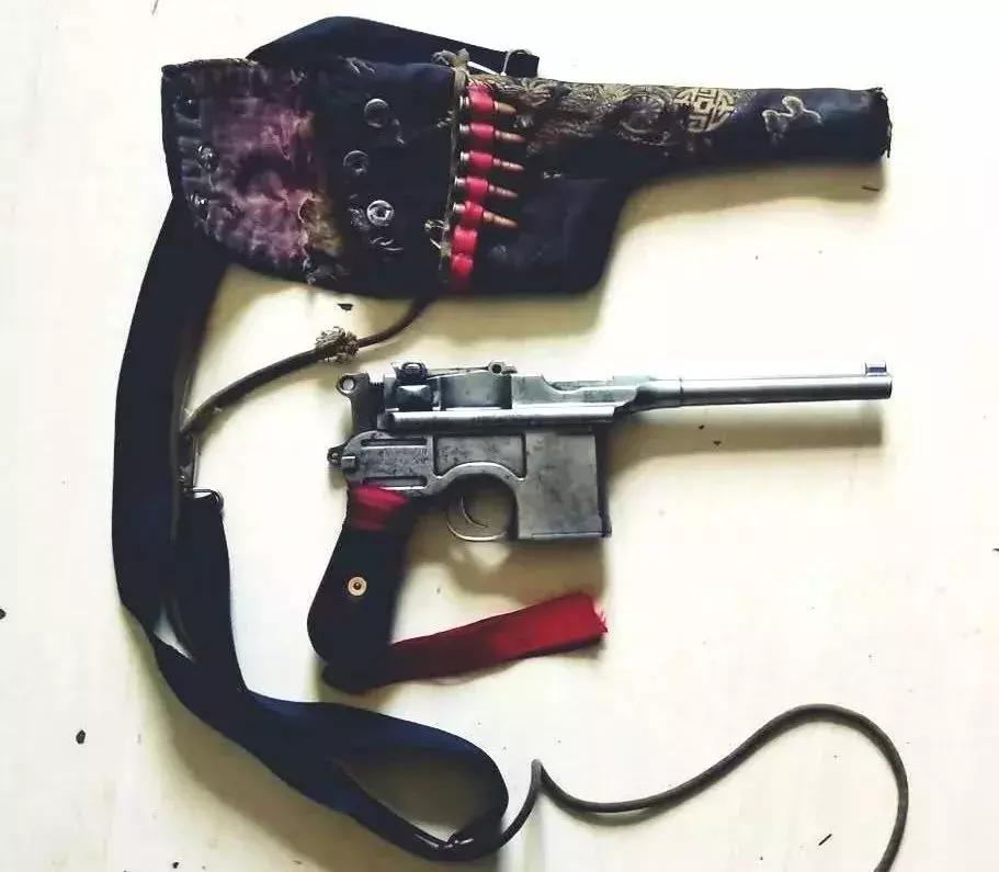 玉树公安抓捕的视频,缉枪治爆宣传群众主动上交枪支