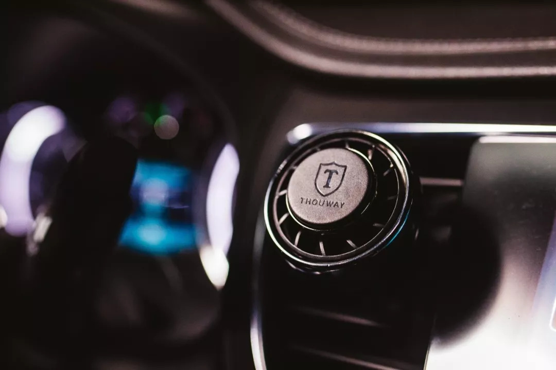 没有男人能拒绝!“飞机引擎”装车里,妹子和我回家睡!