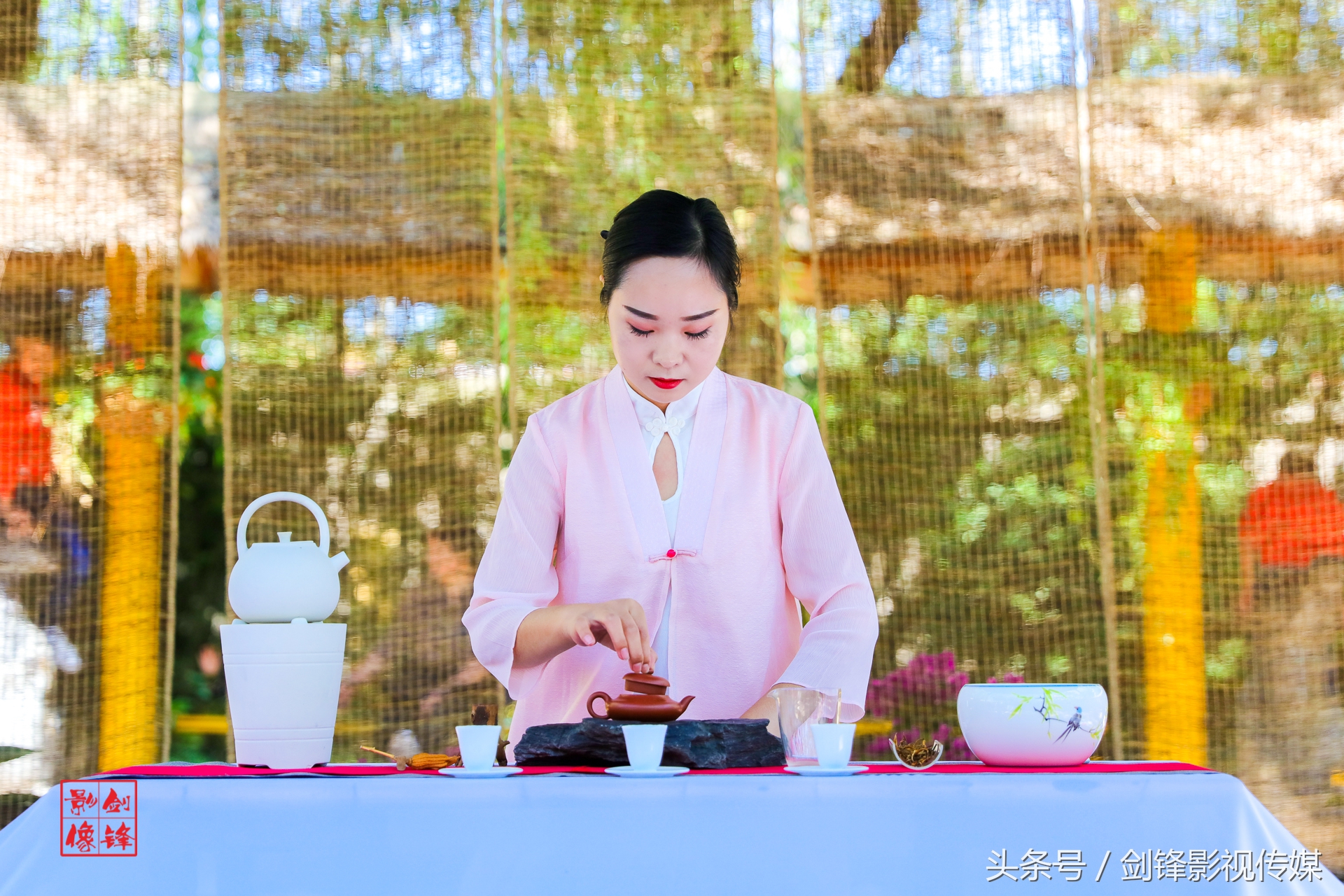 鄢陵国庆人如织古乐茶歌芳香溢