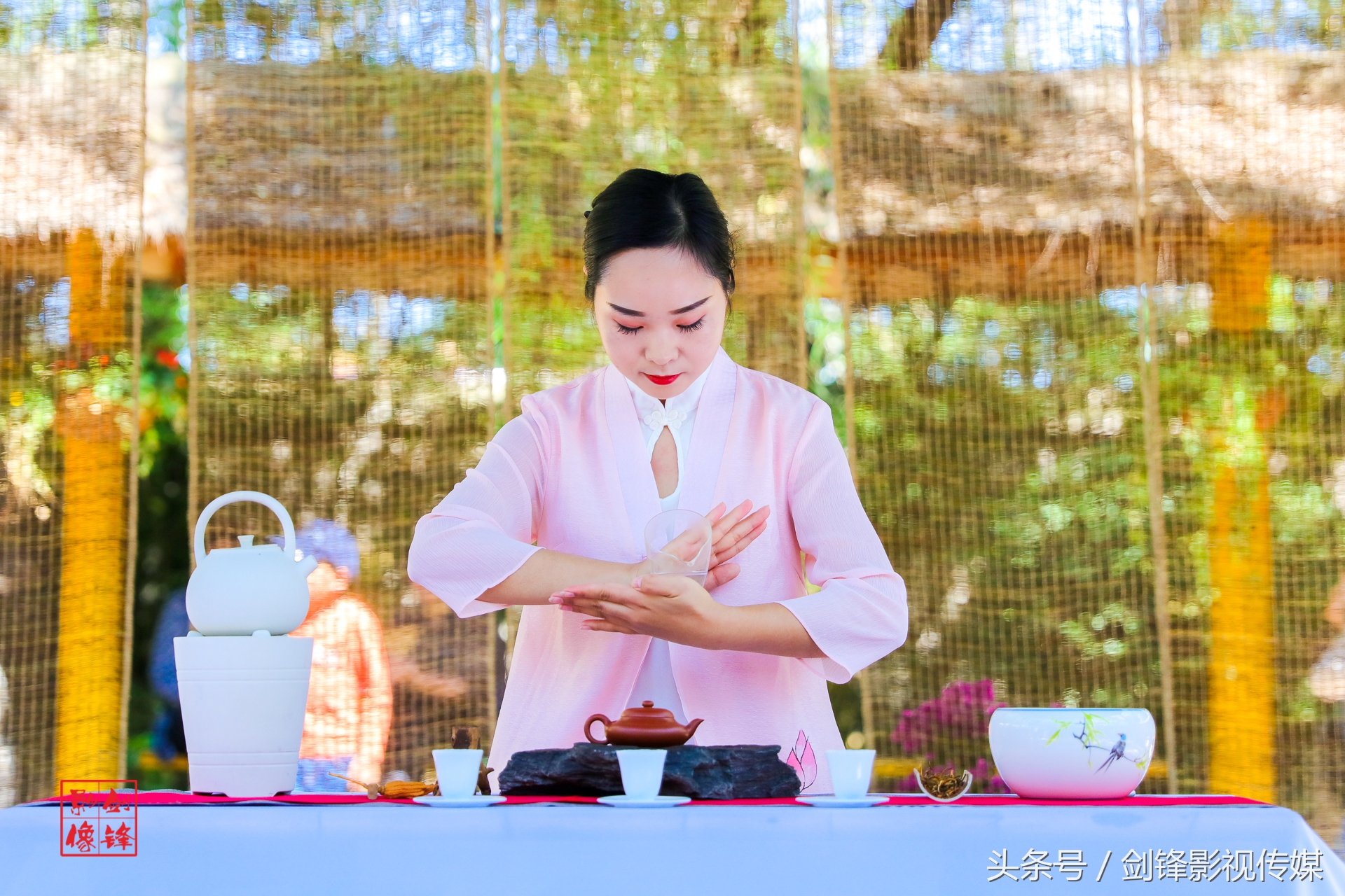 鄢陵国庆人如织古乐茶歌芳香溢