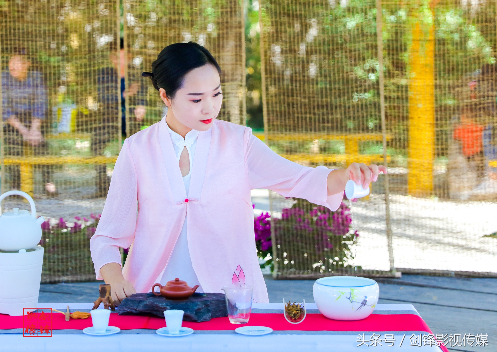 鄢陵国庆人如织古乐茶歌芳香溢