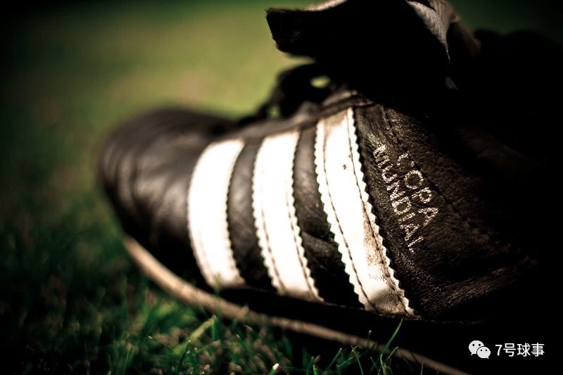 足球战靴盘点,足球球鞋演变史