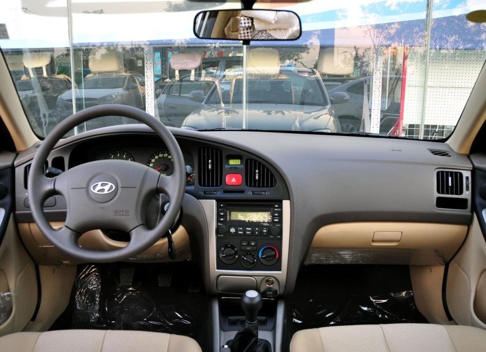 12年左右现代伊兰特,10年朗逸和伊兰特哪个性价比高