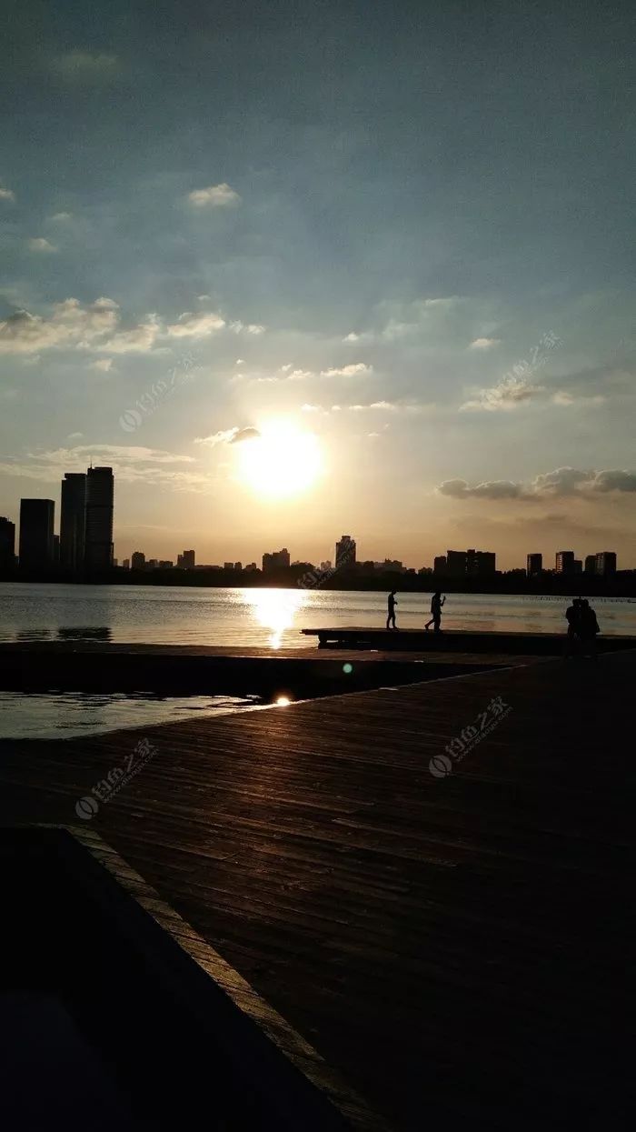 如何挑选鱼竿的轮子的速比,准备钓鱼如何挑选鱼竿新手