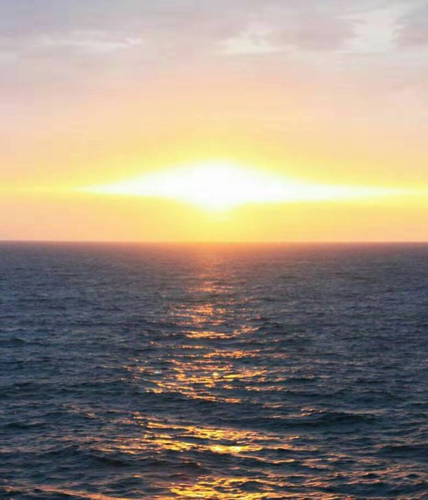 原创诗词—九霄能把天门扣，万里长观旭日红